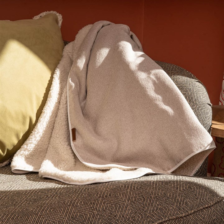 Hawkhurst Victoria Blanket in Cream with Soft Sherpa